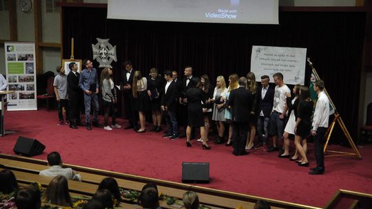 Absolwenci Gimnazjum nr 1 pożegnali się ze szkołą Absolwenci Gimnazjum nr 1 pożegnali się ze szkołą