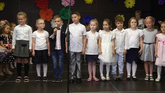 ABSOLWENCI POŻEGNALI PRZEDSZKOLE SUPER DZIECKO 