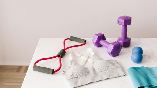 Biustonosz bezszwowy i majtki Sloggi – jak połączyć komfort z doskonałym dopasowaniem na co dzień?