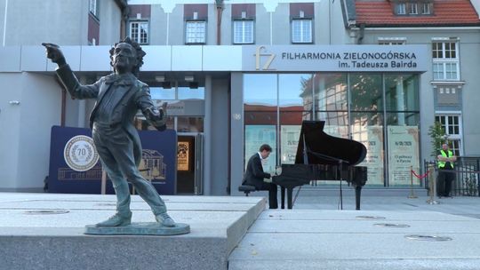 Chopin pod gołym niebem. Ruszyły koncerty promenadowe