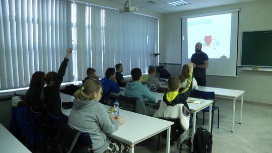 Co młodzież robi podczas Uniwersytetu Zdrowego Stylu Życia ? Co młodzież robi podczas Uniwersytetu Zdrowego Stylu Życia ?