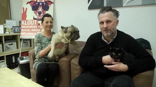 CZŁOWIEKU PODAJ ŁAPĘ ! CZŁOWIEKU PODAJ ŁAPĘ !