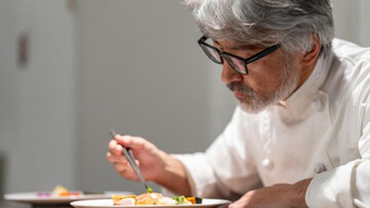 Dieta pudełkowa dla seniora - jak dopasować ją do wieku i potrzeb