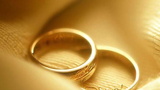 Dlaczego obrączki z żółtego złota nigdy nie wychodzą z mody? Dlaczego obrączki z żółtego złota nigdy nie wychodzą z mody?