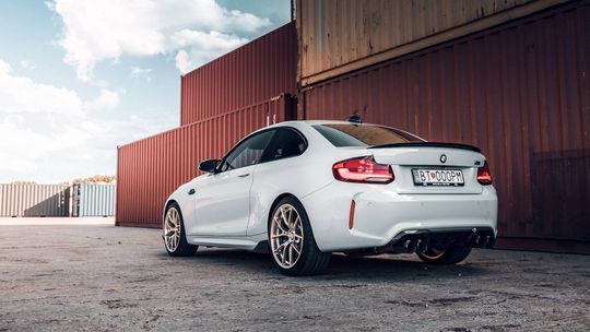 Dobre auto z USA do 50 tysięcy — co możesz znaleźć na tamtejszym rynku?