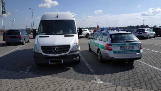 Dwa kradzione Mercedesy Sprintery odzyskali funkcjonariusze Straży Granicznej