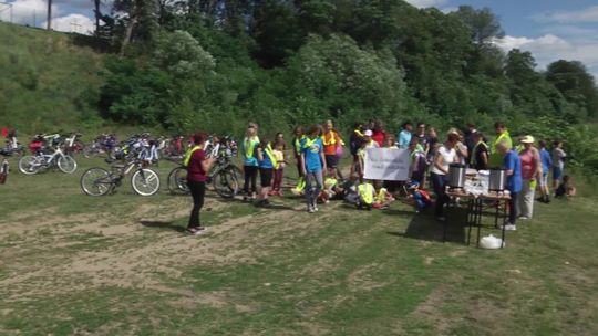 DZIECI PRZYWITAŁY FLISAKÓW W URADZIE DZIECI PRZYWITAŁY FLISAKÓW W URADZIE