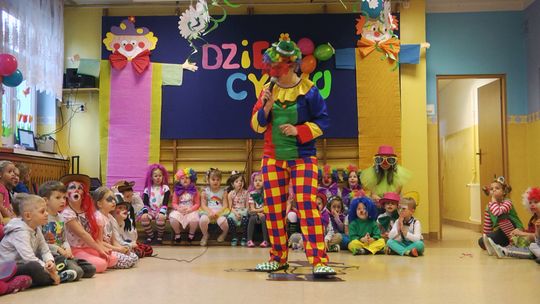 Dzień Cyrku w Przedszkolu Miś Uszatek Dzień Cyrku w Przedszkolu Miś Uszatek
