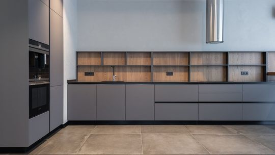 Fronty lakierowane frezowane – ponadczasowa elegancja w nowoczesnym wnętrzu Fronty lakierowane frezowane – ponadczasowa elegancja w nowoczesnym wnętrzu