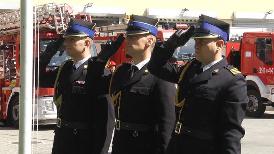 Gotowi by służyć, by stawić czoło zagrożeniu... Gotowi by służyć, by stawić czoło zagrożeniu...