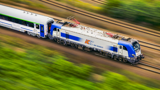 Infrastruktura transportowa i łączność. Tak przeskoczyliśmy z siermiężnej Polski Ludowej do kolei przyszłości Infrastruktura transportowa i łączność. Tak przeskoczyliśmy z siermiężnej Polski Ludowej do kolei przyszłości