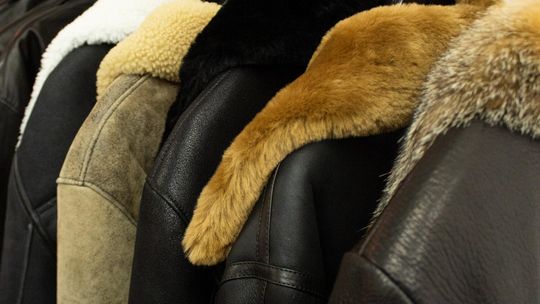 Jak dbać o kożuch męski skórzany, by zachował swój wygląd? Jak dbać o kożuch męski skórzany, by zachował swój wygląd?