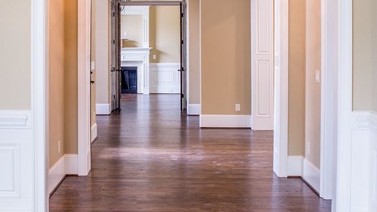 Jak przygotować się do układania paneli podłogowych?