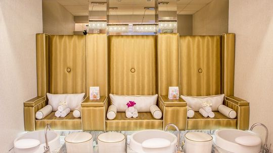 Jak umeblować salon kosmetyczny, aby zawsze wyglądał schludnie i funkcjonalnie