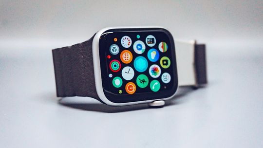 Jak usunąć rysy z Apple Watch – skuteczne metody i rola profesjonalnego serwisu GSM