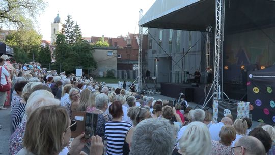 Joanna Liszowska na scenie Placu Teatralnego - Lato Muz Wszelakich