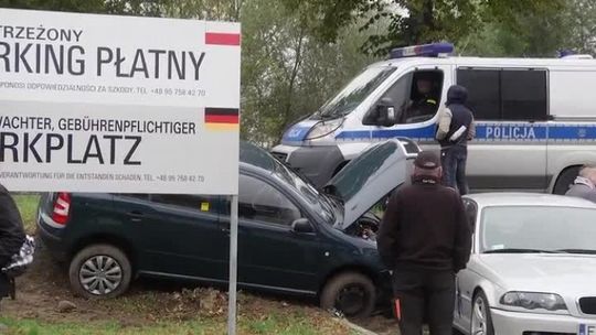 KIEROWCA ZASŁABŁ I STARANOWAŁ 3 SAMOCHODY 