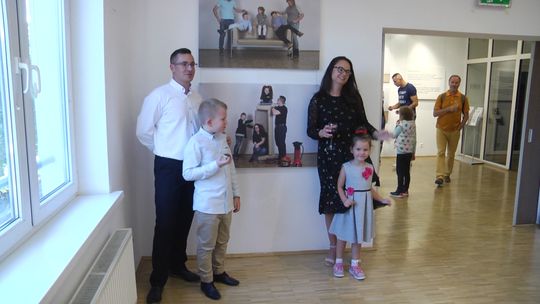 KOLOROWE RODZINY W GALERII OKNO KOLOROWE RODZINY W GALERII OKNO