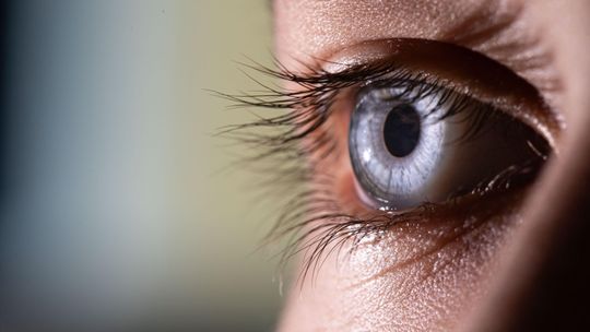 Kolorowe soczewki kontaktowe – jak uzyskać efekt „wow”?