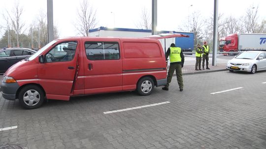 KONTROLE NA GRANICY TYMCZASOWO PRZYWRÓCONE