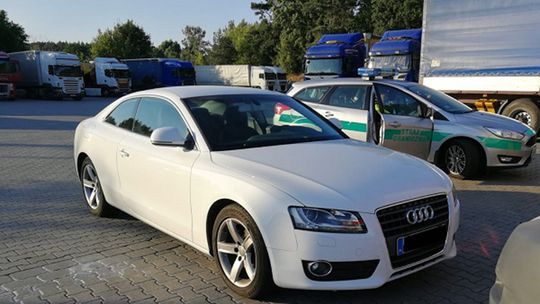 Kradzione Audi ujawnione na parkingu stacji paliw