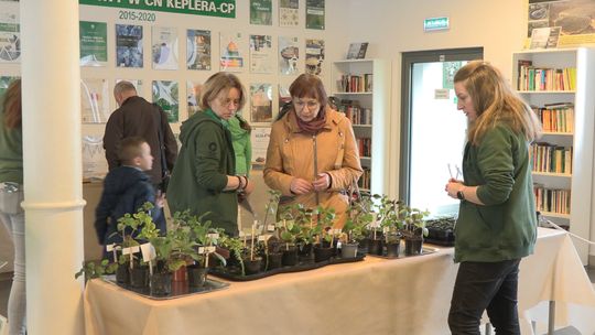 Kulturalna Wymiana Roślin i Książek w Centrum Przyrodniczym