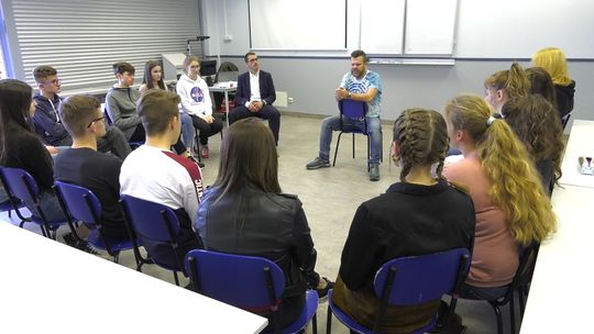 Kurator Sztuki Jarosław Pijarowski odwiedził uczniów ULO