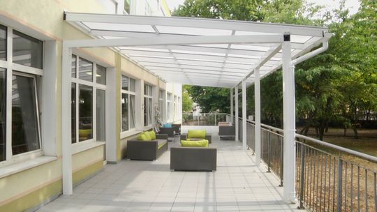 LETNIA CZYTELNIA NA TARASIE SŁUBICKIEJ BIBLIOTEKI