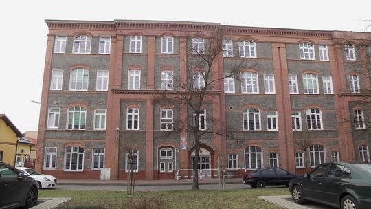 LICEUM PRZY COLLEGIUM POLONICUM ? CO NA TO DYREKTORZY SŁUBICKICH SZKÓŁ ŚREDNICH LICEUM PRZY COLLEGIUM POLONICUM ? CO NA TO DYREKTORZY SŁUBICKICH SZKÓŁ ŚREDNICH