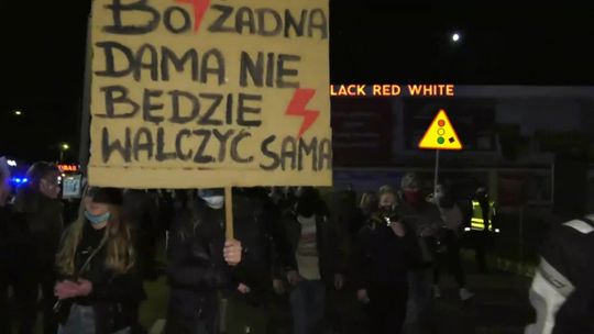 Marsze kobiet na znak protestu wobec orzeczenia Trybunału Konstytucyjnego