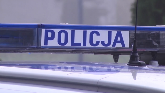 MĘŻCZYŹNI AWANTUROWALI SIĘ NA ULICY. INTERWENIUJĄCY POLICJANCI UJAWNILI PRZY NICH NARKOTYKI