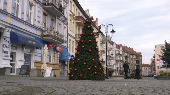 Miasto wchodzi w świąteczny klimat