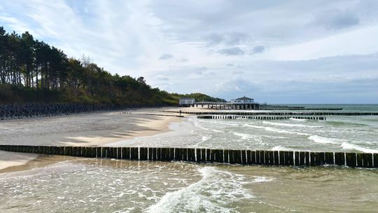 Mniej planowania, więcej odpoczynku – jak wybrać spokojną bazę nad morzem?