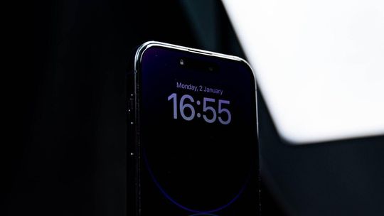 Mobilne studio w kieszeni. Jak zadbać o iPhone 16 podczas pracy i rozrywki?