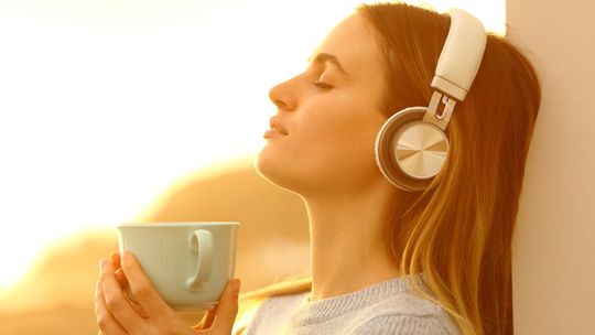 Na jakich platformach słuchamy muzyki? Jedna z nich dominuje