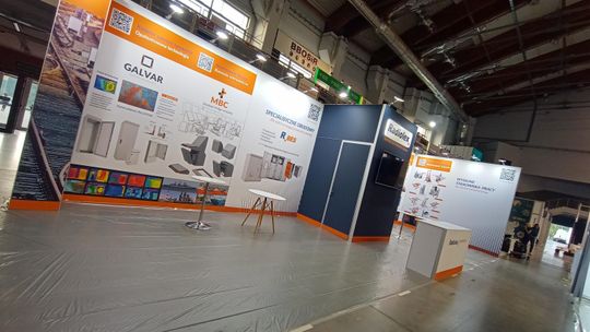 Najczęstsze wyzwania podczas montażu stoiska na targach