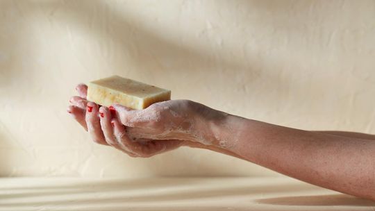 Naturalne sposoby na gładką skórę bez peelingujących mydeł Naturalne sposoby na gładką skórę bez peelingujących mydeł