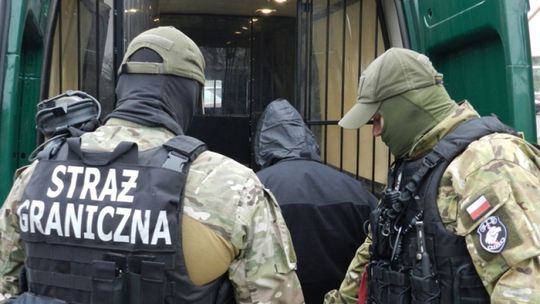 Niepożądany mężczyzna zostanie pod konwojem doprowadzony do przejścia granicznego.  