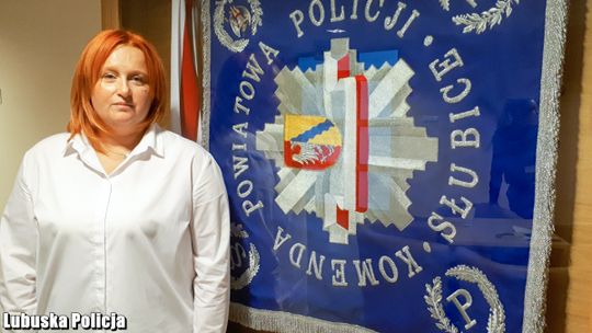 NIETRZEŹWY KIEROWCA POTRĄCIŁ KOBIETĘ – ZATRZYMAŁA GO POLICJANTKA PO SŁUŻBIE