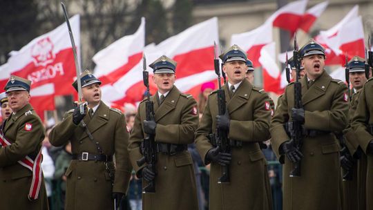 Nowej wersji hymnu nie będzie. „Mazurek Dąbrowskiego” po staremu