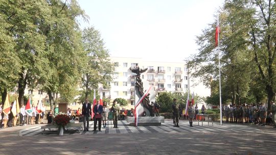 NOWY POMNIK NA PLACU SYBIRAKÓW UROCZYŚCIE ODSŁONIĘTY NOWY POMNIK NA PLACU SYBIRAKÓW UROCZYŚCIE ODSŁONIĘTY