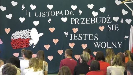 Obchody Święta Niepodległości w Gimnazjum nr.1 Obchody Święta Niepodległości w Gimnazjum nr.1