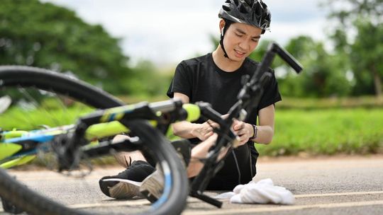 Obowiązkowy kask zniechęci do jazdy na rowerze. Tak mówią rowerzyści