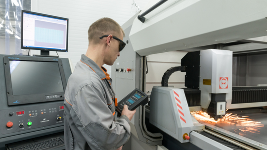 Oprogramowanie CNC – klucz do efektywnej produkcji