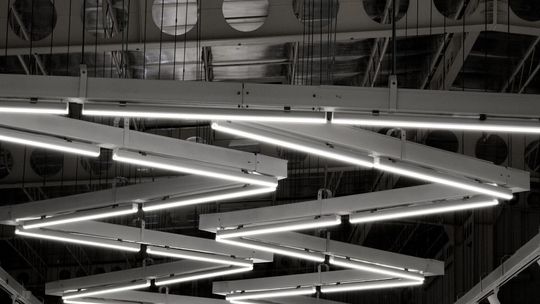 Oświetlenie LED w przemyśle ? oszczędność i efektywność