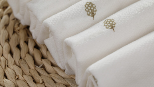 Personalizowany ręcznik z haftem - idealny prezent dla kobiety