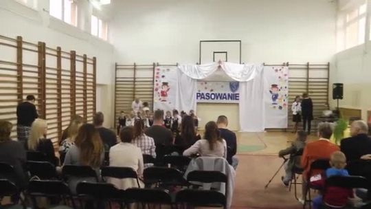 PIERWSZOKLASIŚCI W "TRÓJCE" PASOWANI NA UCZNIÓW SZKOŁY