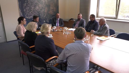 Podpisanie umowy dotyczącej kolejnych inwestycji inicjowanych przez Lokalną Grupę Działania Zielona Dolina Odry i Warty Podpisanie umowy dotyczącej kolejnych inwestycji inicjowanych przez Lokalną Grupę Działania Zielona Dolina Odry i Warty