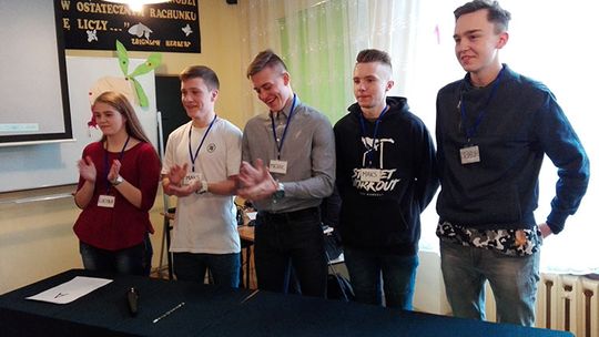 Podsumowanie miesiąca matematyki w Słubickim LO. Podsumowanie miesiąca matematyki w Słubickim LO.