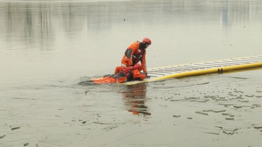 Pokaz Straży Pożarnej - '' Bezpieczeństwo na lodzie'' 